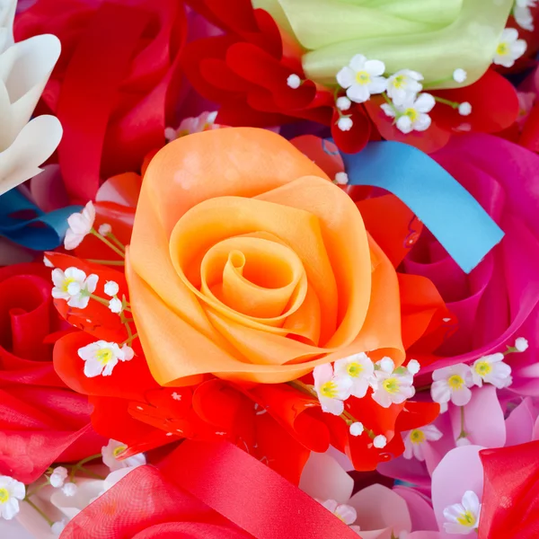 Ramo de flores de rosas artificiales — Foto de Stock