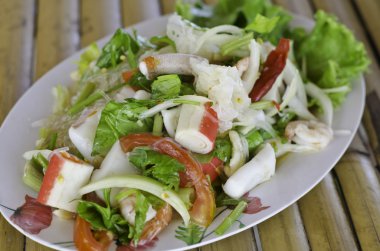 Mung fasulye şehriye baharatlı salata