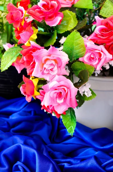 Konstgjord ros blomma — Stockfoto