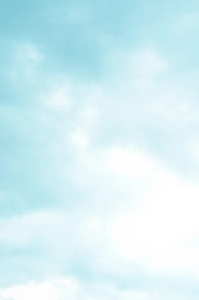 Abstrakt bakgrund från defocused blå och moln himlen Stockfoto