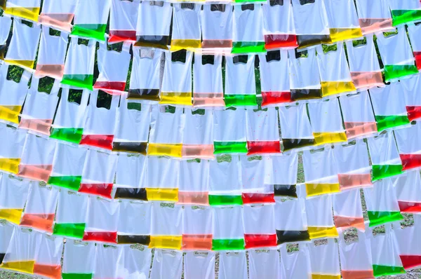Bakgrund av färg vatten i den genomskinliga plastpåsen — Stockfoto