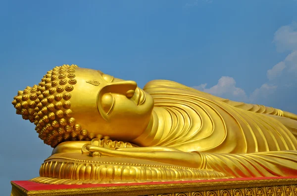 Ležící Buddha zlatý na provincie Leam Por chrám Songkhla, Sou — Stock fotografie