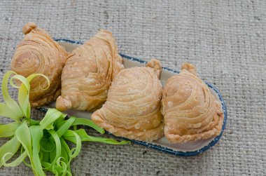 Nefis köri puf seramik tabak