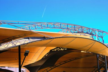 Şehrin modern binası