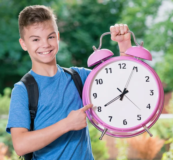 Ragazzo torna a scuola — Foto Stock