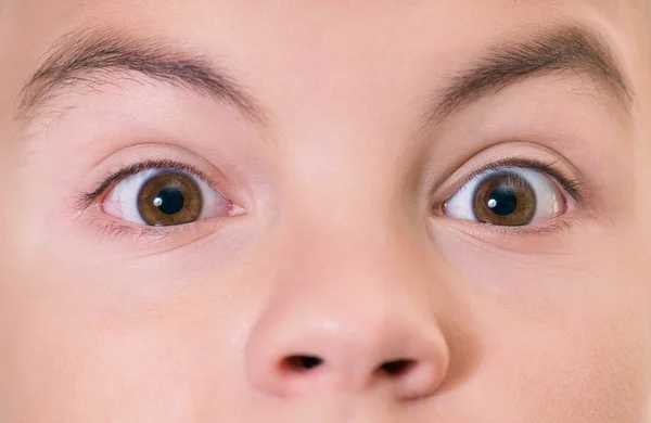 Menino com olhos castanhos — Fotografia de Stock