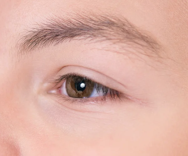 Menino com olhos castanhos — Fotografia de Stock