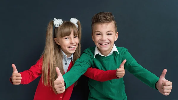 Niños de vuelta a la escuela — Foto de Stock