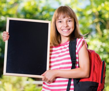 Kız okula geri döndü.