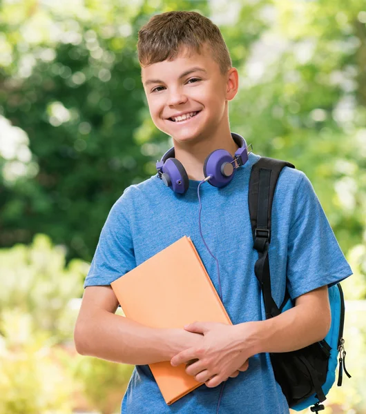 Garçon de retour à l'école — Photo