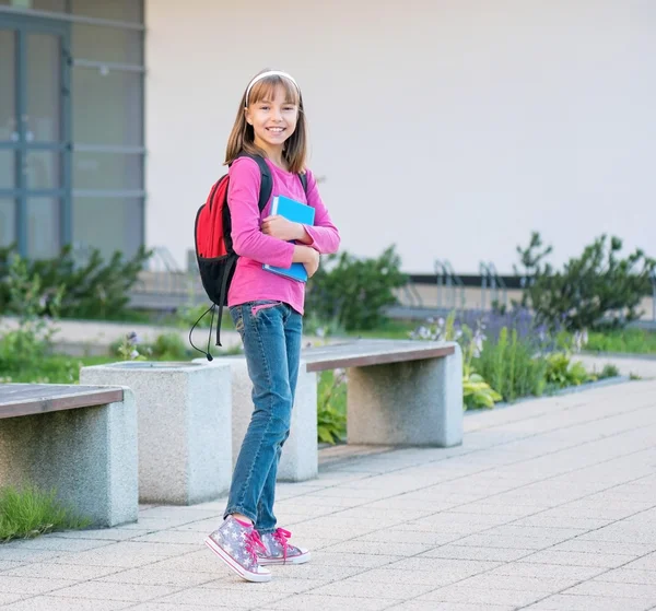 Dziewczyna z powrotem do szkoły — Zdjęcie stockowe