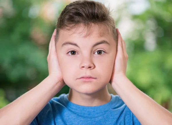 Portret van tiener jongen — Stockfoto