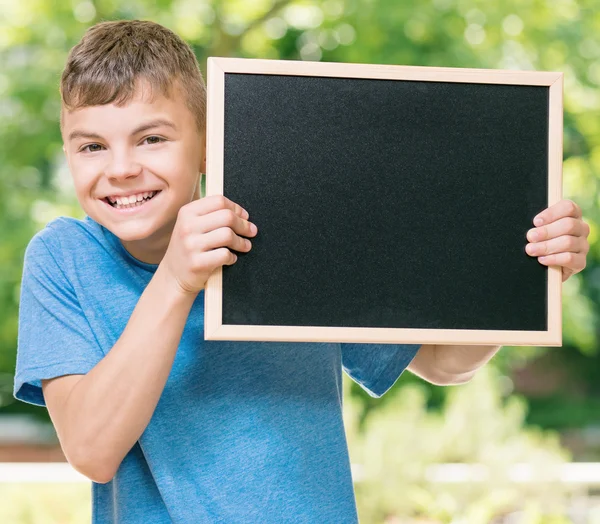 Pojke tillbaka till skolan — Stockfoto