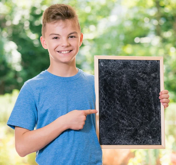 Ragazzo torna a scuola — Foto Stock