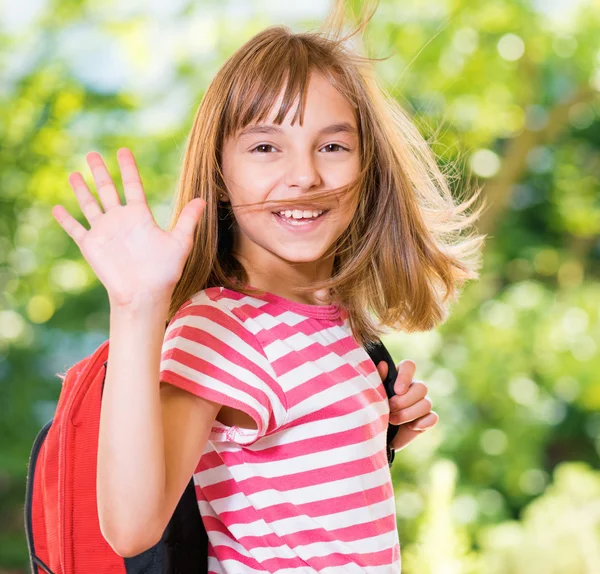 Flicka tillbaka till skolan — Stockfoto