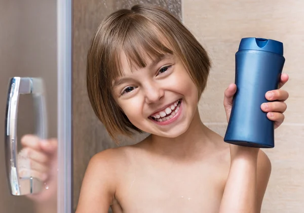 Little girl in bathroom — Stock Photo, Image