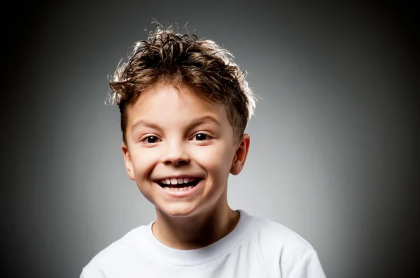 Retrato de niño feliz — Foto de Stock