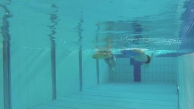 Aquapark su altı çocuklarda