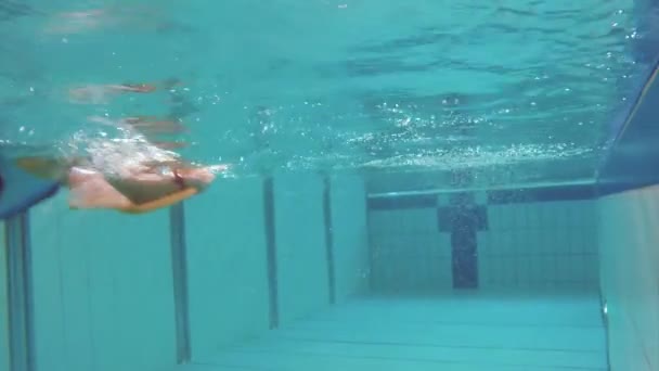 Underwater barn i aquapark — Stockvideo