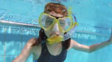 Aquapark su altı kız