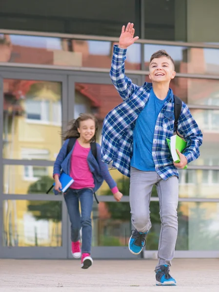 I bambini tornino a scuola — Foto Stock