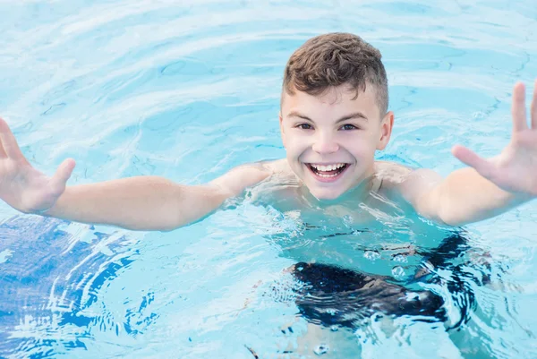 Happy boy in pool — Stock Photo, Image