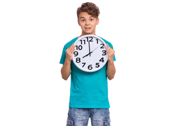 Teen ragazzo con grande orologio — Foto Stock