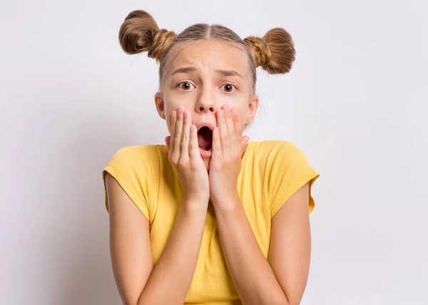 Emociones y signos de niña — Foto de Stock