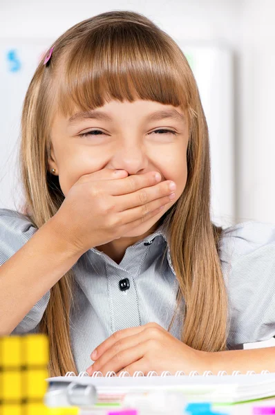 Chica haciendo la tarea —  Fotos de Stock