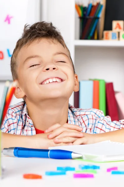 Jongen doet huiswerk — Stockfoto