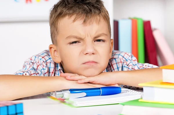 Jongen doet huiswerk — Stockfoto