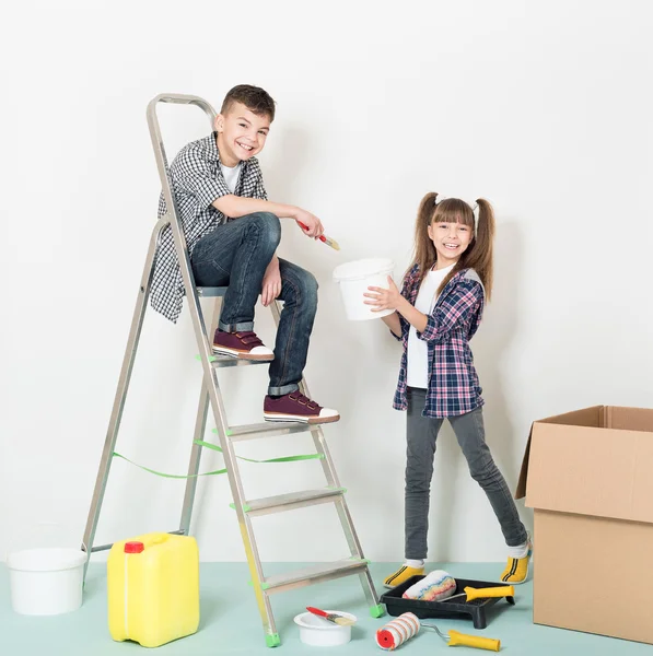 Niños reparaciones —  Fotos de Stock