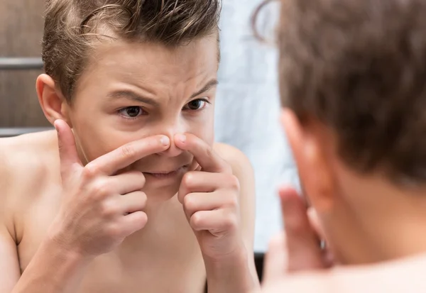 Child in bathroom — Stock Photo, Image