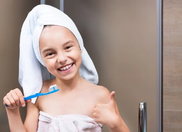 Child in bathroom — Stock Photo, Image