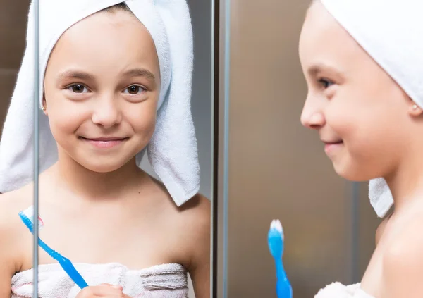 Child in bathroom — Stock Photo, Image