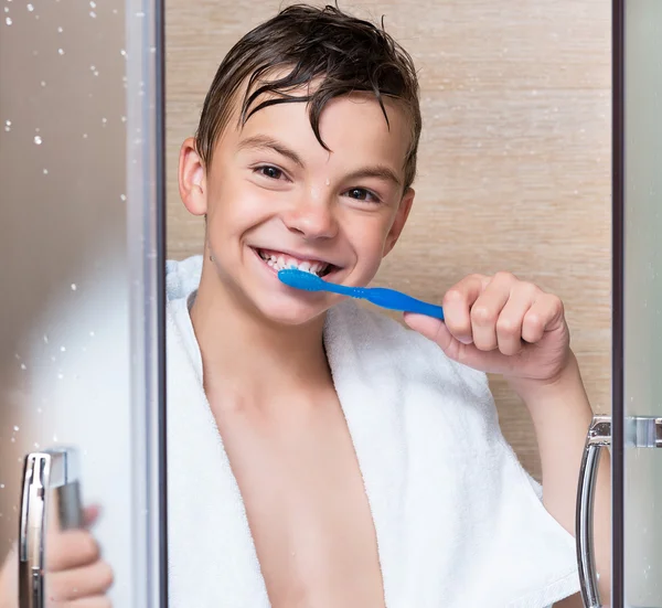 Child in shower — Stock Photo, Image