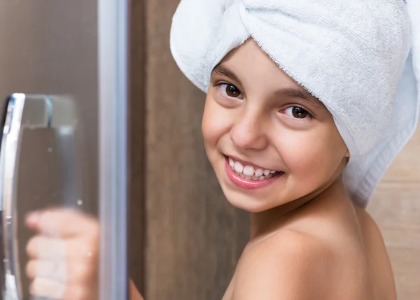 Child in shower — Stock Photo, Image