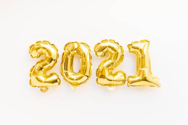 Folyo balonları 2021 numaralı formda. Yeni yıl kutlaması. Altın Hava Balonları. Tatil partisi dekorasyonu. Üst görünüm.