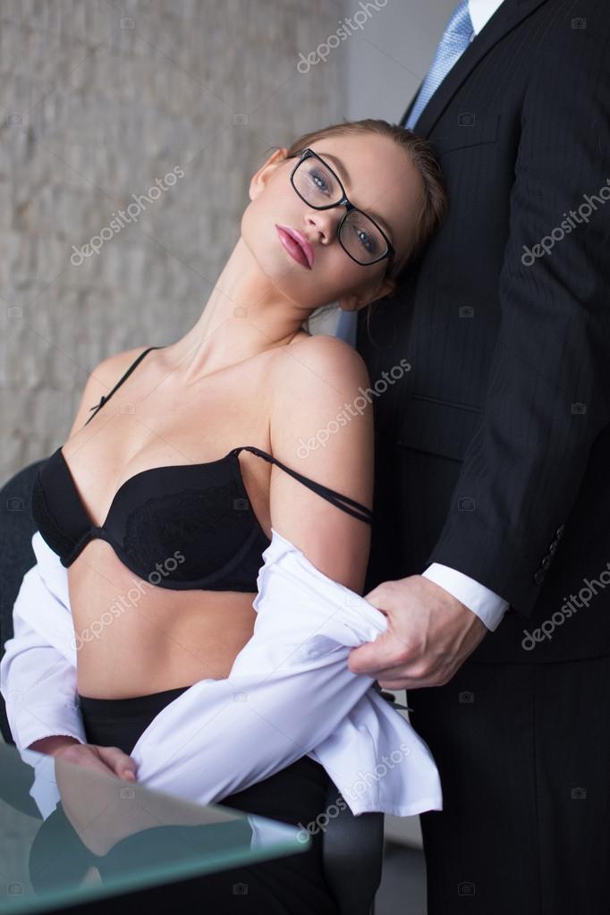 Магнитогорскідегі жалаңаш қыздардың суреттері