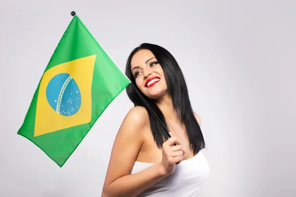 Μελαχρινή γυναίκα με σημαία Βραζιλία — Φωτογραφία Αρχείου