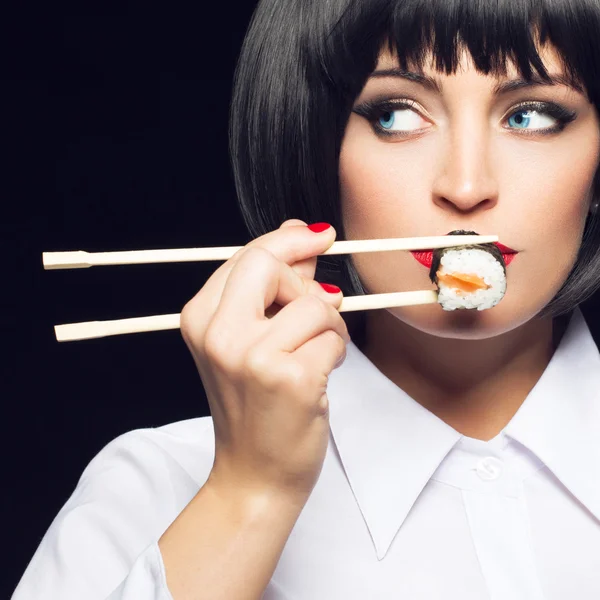 Mujer gula comiendo sushi vintage — Foto de Stock