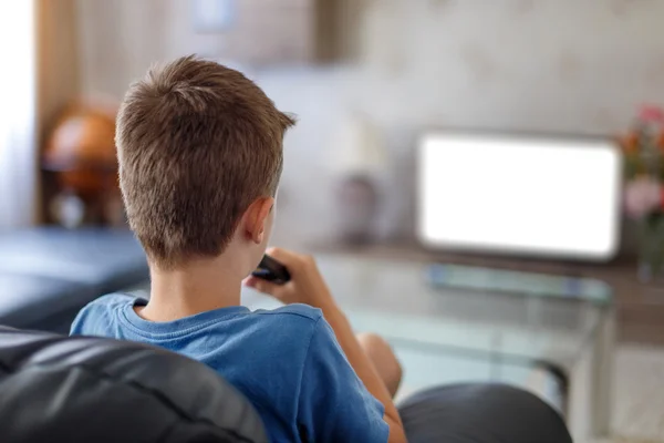 Petit enfant excité regardant la télévision à écran blanc — Photo