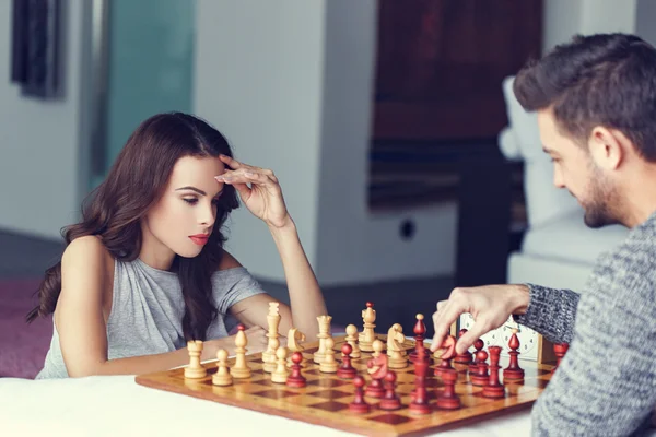 Casual caucasian woman thinking during chess game — Stock Photo, Image