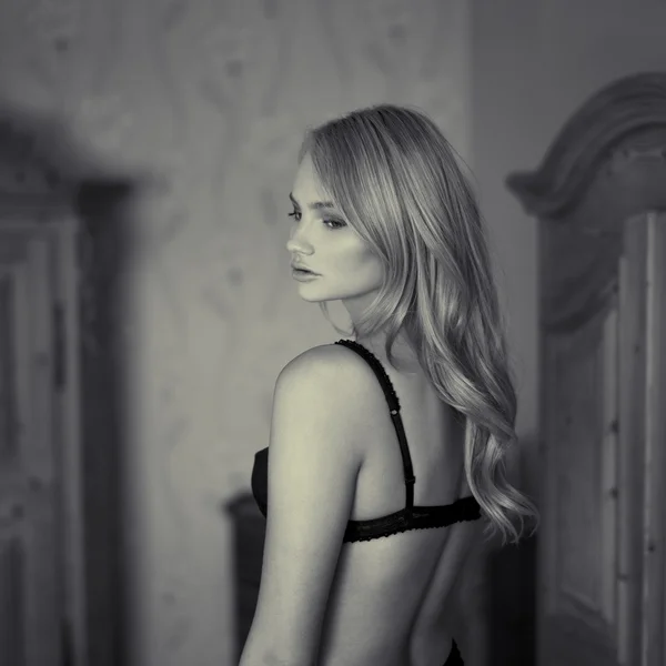 Sexy woman in bra looking back black and white — Stock Photo, Image