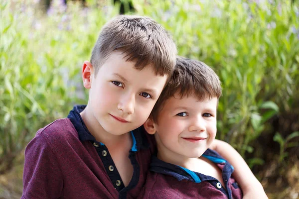 Little brothers outdoor portrait — Stock Photo, Image