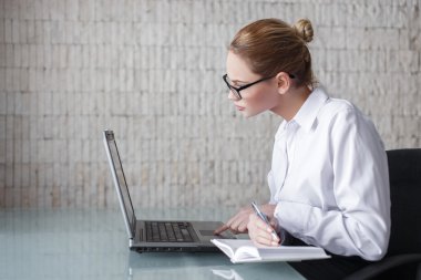 İşkadını program günlüğü içine