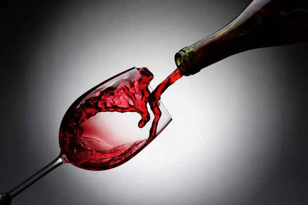 Red wine pouring — Stock Photo, Image