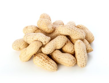 Beyaz arkaplanda yer fıstıkları