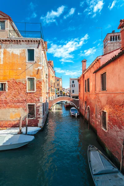 Canal Grande com Basílica de Santa Maria della Saudação em Veneza, Itália — Fotografia de Stock