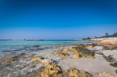 Azzure su ve Nissi beach Ayia Napa, Kıbrıs'ta bir görünüm